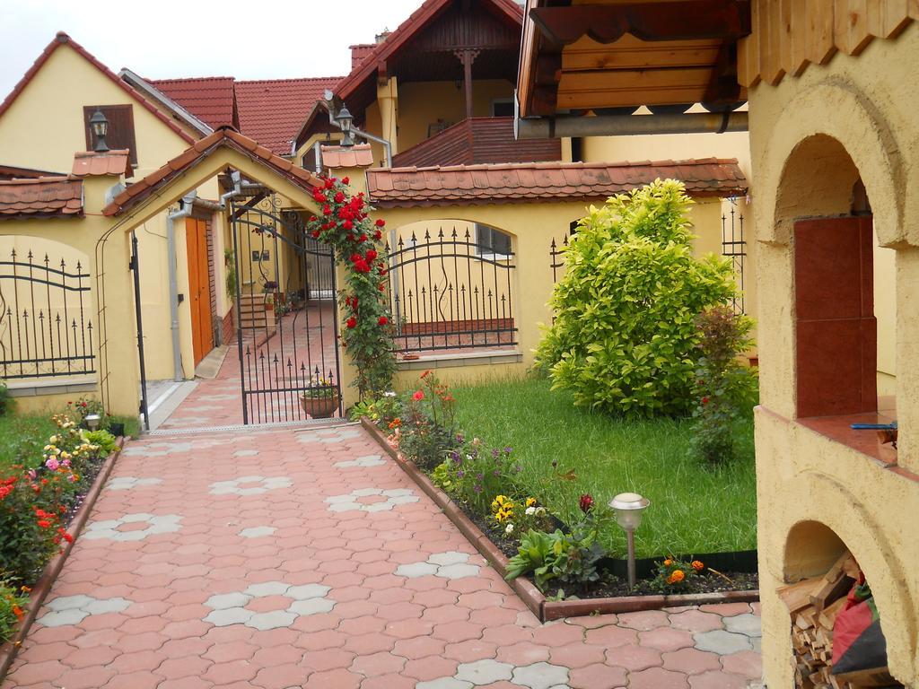 Pensiunea Magnolia Сибиу Экстерьер фото